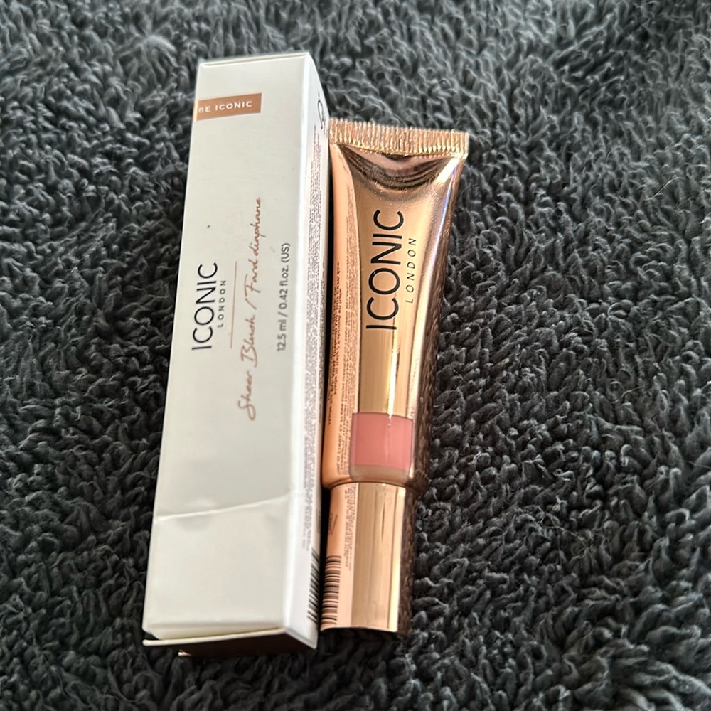 Iconic London Sheer Blush in Rose Riot